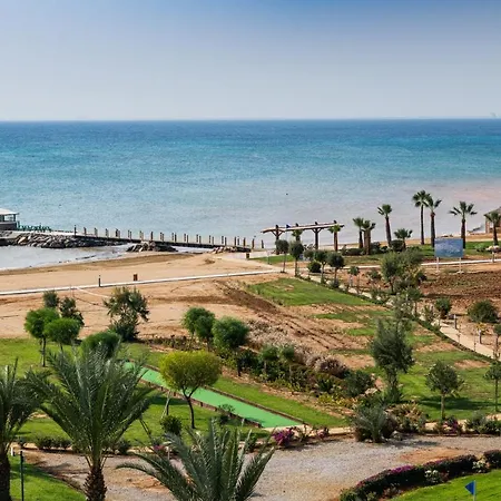 Dolphin With Sea View Apartament